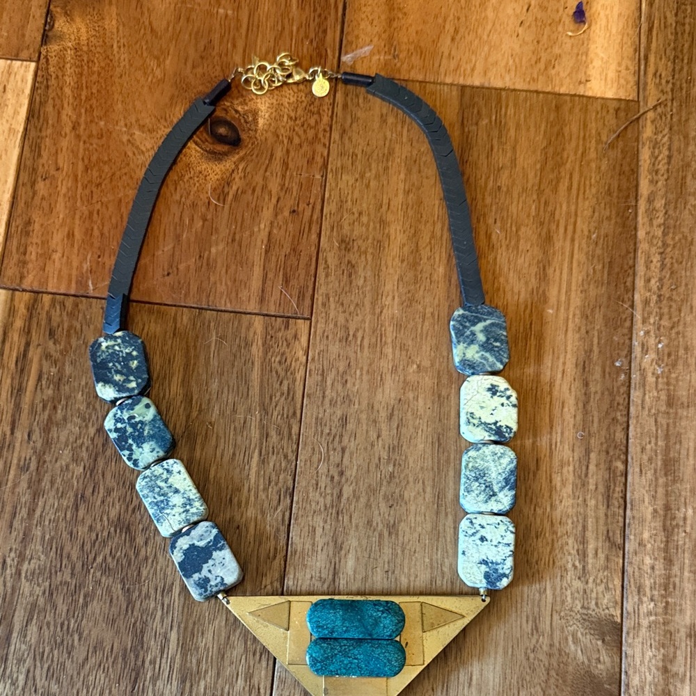 David Aubrey Stunning Necklace. Appears that it can be worn reversible.